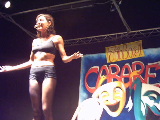 Stefy canta ''Life is Cabaret''